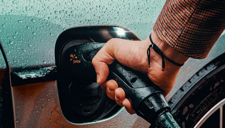 Commercial EV Charging Pact Targets Trucks and Buses in India