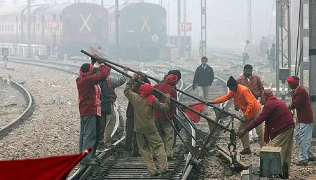 Indian Railways To Test Zinc Coating Technology For Steel Rails To Tackle Coastal Corrosion, Cut Track Renewal Costs: Report