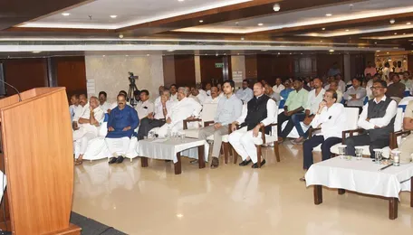 Khader asks DK administration to prepare presentation on infrastructure for High Court bench in Mangaluru