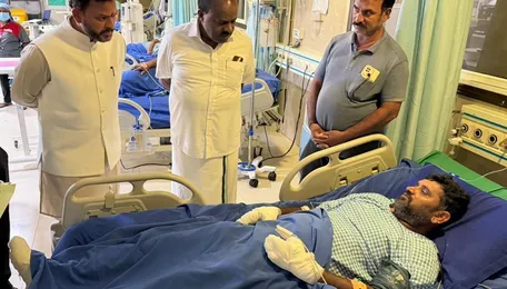 Kumaraswamy announces ₹25 lakh and a job for kin of Visakhapatnam steel plant blast victims