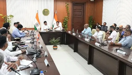 Ministers urge industry to reduce steel and cement prices for Indiramma housing scheme